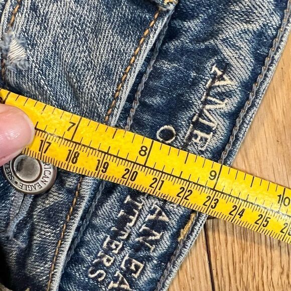 American Eagle Distressed Denim Shorts Size 2 - Picture 5 of 5